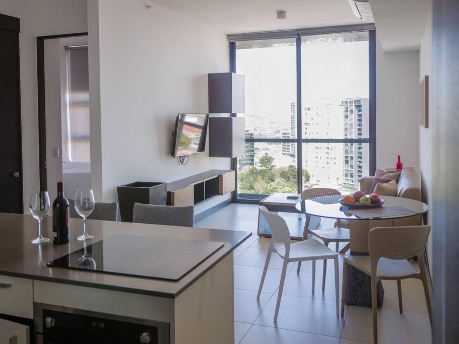 Urban Executive Apartment *